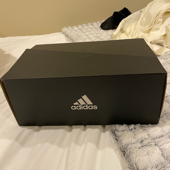 Adidas women Ultra Boost white shoes - Picture 7 of 9